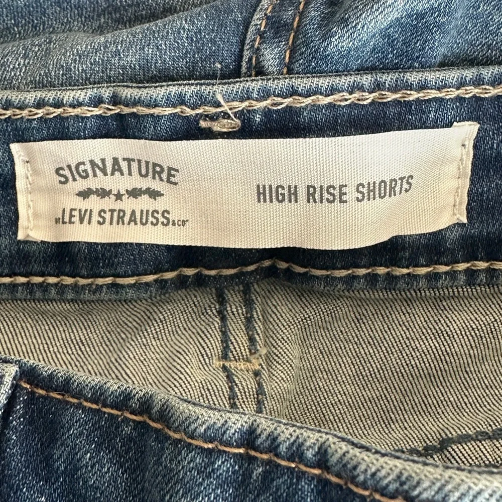 Signature by Levi Strauss High Rise Raw Hem Denim Shorts Blue Casual Size 16 W33